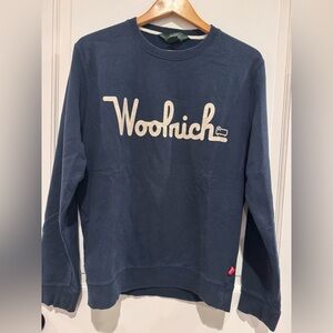 Woolrich Men’s Medium Essential Crewneck Sweatshirt. Navy blue with large logo